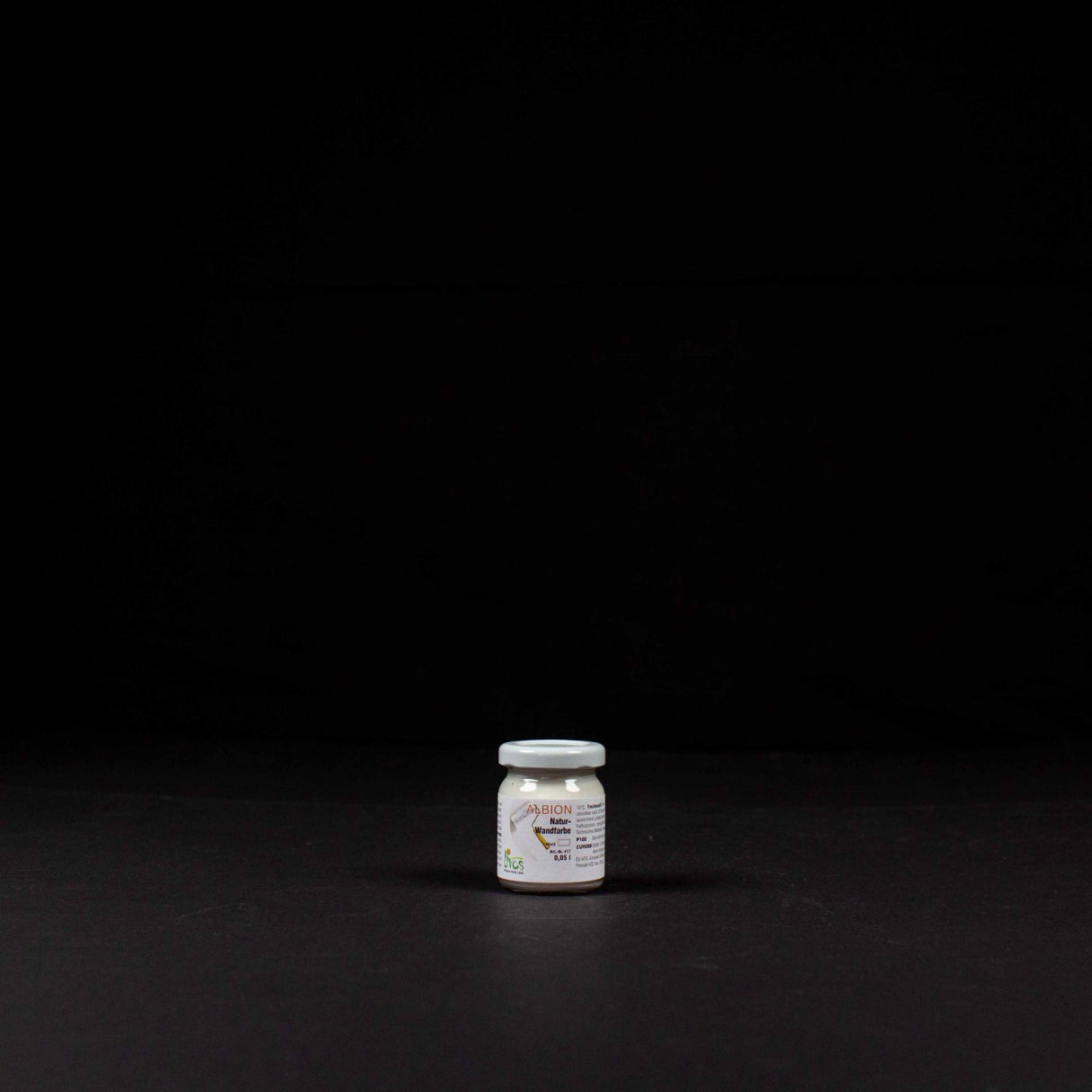 Livos 417 - Natural Wall & Ceiling Paint coloured with Livos 424