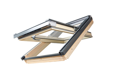 FAKRO (FTT U8) Natural Pine Quadruple‑Glazed Centre Pivot Roof Window