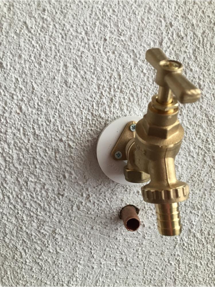 SWIFIX - Tap Fitting in white