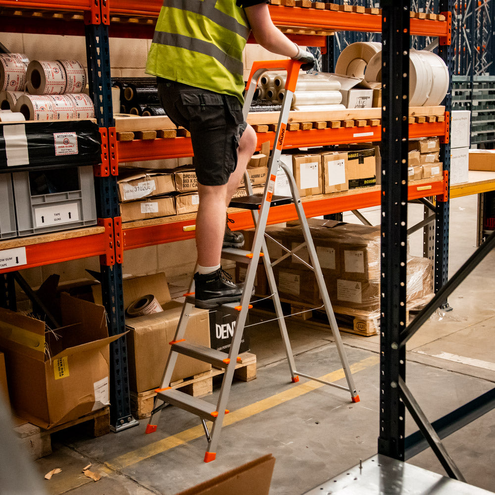 Vaunt - Aluminium Step Ladder with Tool Tray